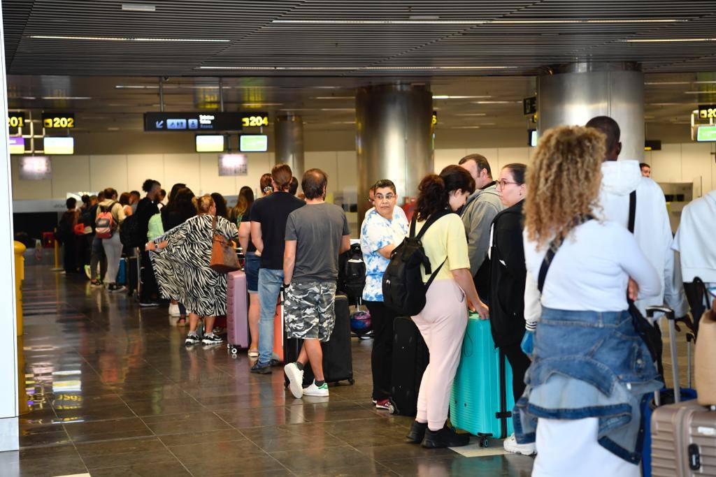 Fotos Retrasos Y Cancelaciones En El Aeropuerto De Gran Canaria Por El