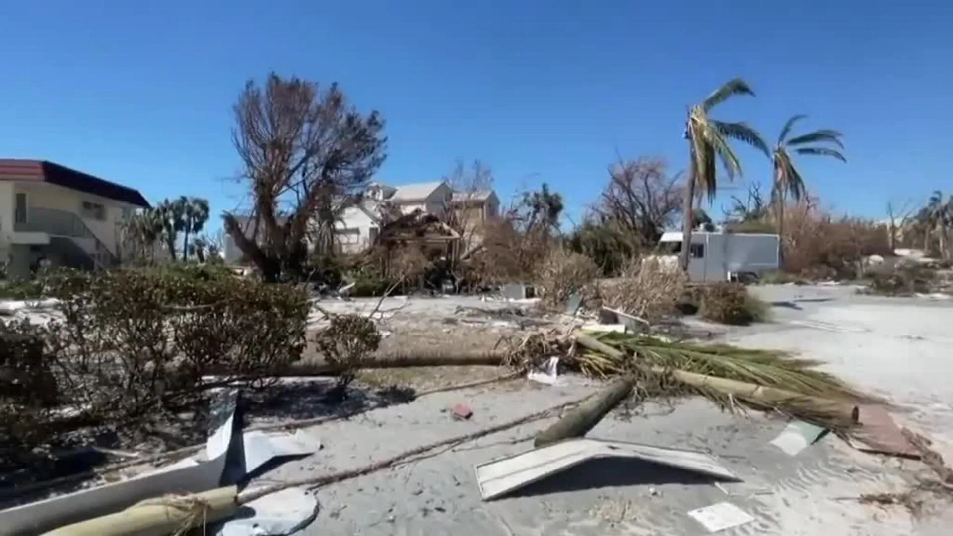 El huracán Ian deja un rastro de destrucción y cerca de 80 muertos