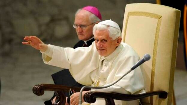 Benedicto XVI dice que las uniones homosexuales "desnaturalizan" a la familia