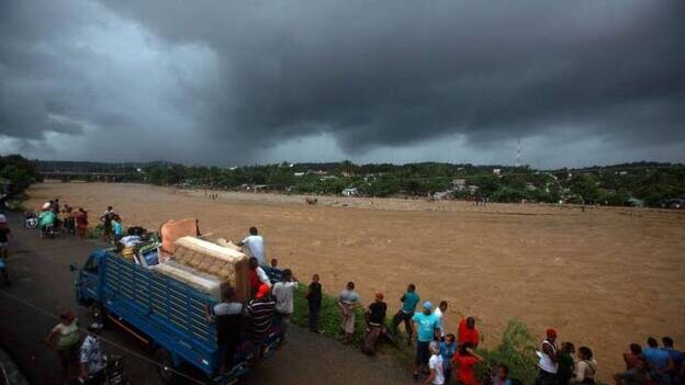 'Irene' deja tres muertos y 37.000 evacuados en la República Dominicana