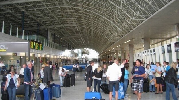 Los aeropuertos canarios registran 3,2 millones de pasajeros en mayo