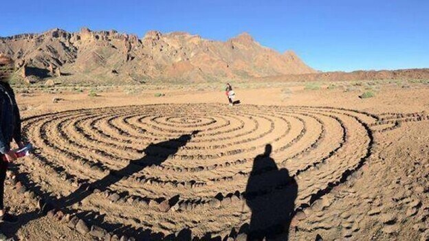 Investigan la espiral de piedras halladas en el Teide
