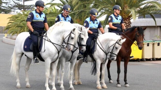 La Policía Local a caballo se estrena con la UD Las Palmas