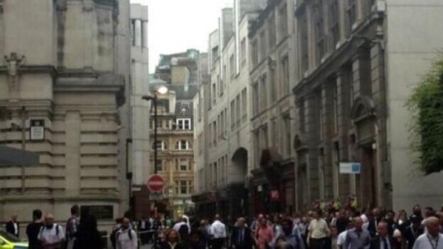 Más de mil evacuados por un escape de gas en Londres