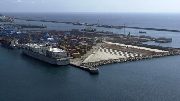 Los puertos canarios del Estado movieron 40 millones de toneladas, un 4 % más