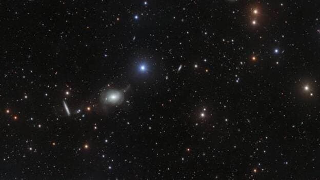 La ESO capta un brillante conjunto de galaxias lejanas