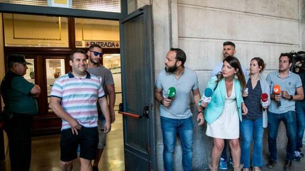 Los miembros de 'La Manada' son trasladados para su ingreso en la cárcel de Sevilla 1