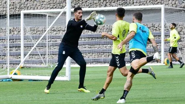 Álvaro Valles: «Tengo ganas de que llegue mi debut, será un día bonito»