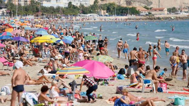 Canarias recibió 1,1 millones de turistas extranjeros en enero, un 5% menos, y el gasto cayó un 2,9%