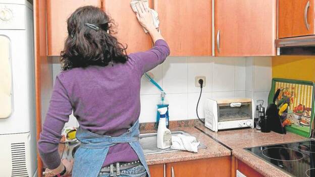 Más de 200.000 empleadas del hogar siguen sin ningún derecho a prestación
