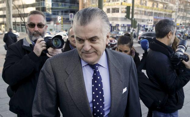 Luis Barcenas, extesorero del PP. en una. imagen de archivo durante una visita a los Juzgados de la Plaza de Castilla, en Madrid. /Reuters