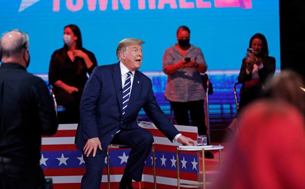 El presidente Donald Trump tomó parte en una intervención en vivo televisada desde Miami para responder a preguntas de los votantes./REUTERS