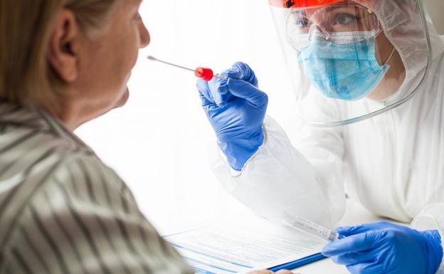 Canarias negocia con el Gobierno que se pueda elegir PCR o test de antígenos
