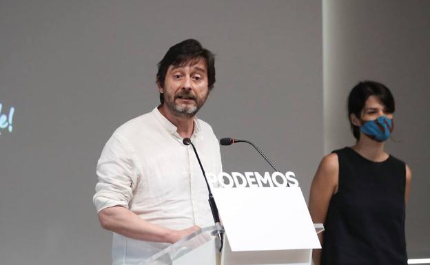 Los portavoces de Podemos, Rafa Mayoral e Isa Serra./EFE