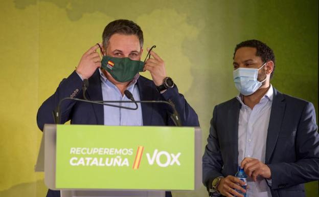 El líder de Vox, Santiago Abascal, y el candidato a la presidencia de la Generalitat, Ignacio Garriga, /Efe