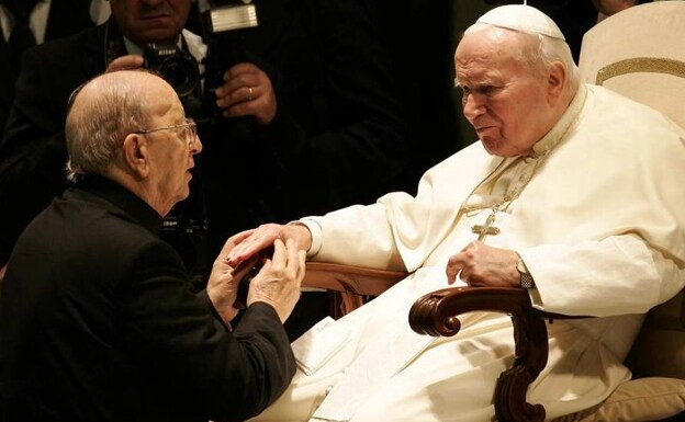 Maciel en un encuentro con el entonces papa Juan Pablo II. 