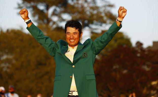 Hideki Matsuyama festeja su victoria tras enfundarse la chaqueta verde. /Jared C. Tilton (Afp)