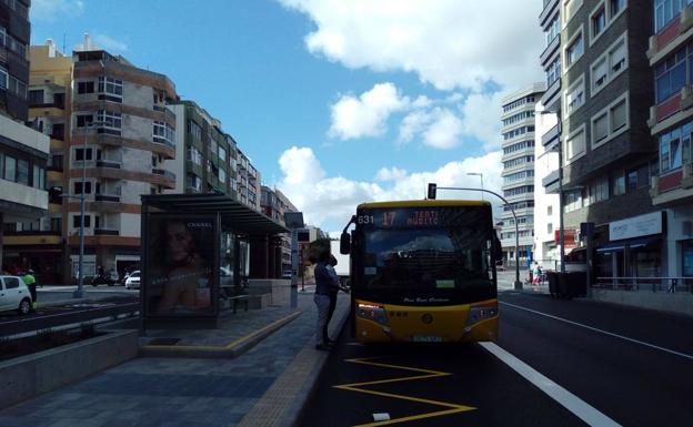 Imagen a primera hora de esta mañana del acceso al intercambiador antes de su apertura. /Arcadio Suárez / C7