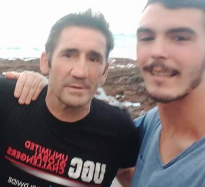 El boxeador madrileño, afincado en Las Palmas de Gran Canaria desde hace cuatro años, con su primo Daniel Sosa. 