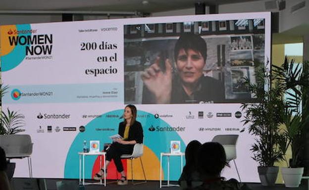 Samantha Cristoforetti intervino por videoconferencia en la segunda jornada del Santander WomenNOW./Isabel Permuy