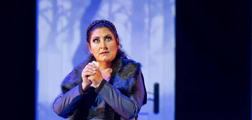 Anna Pirozzi: «Lady Macbeth son tres sopranos en una porque requiere ser ágil, lírica y dramática» - Vimarsana News