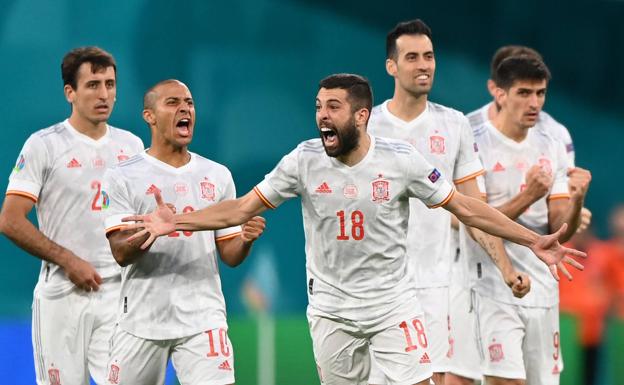 Jordi Alba celebra eufórico la victoria en la tanda de penaltis ganada contra Suiza./