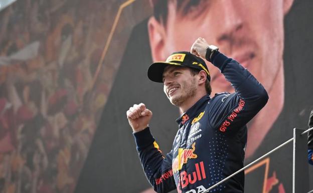 Verstappen celebrando el triunfo en el Red Bull Ring