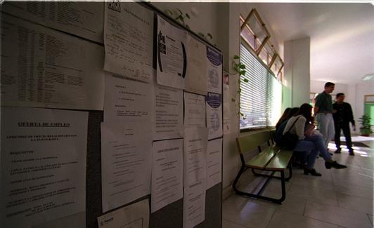 Imagen de archivo del interior de una oficina de empleo. 