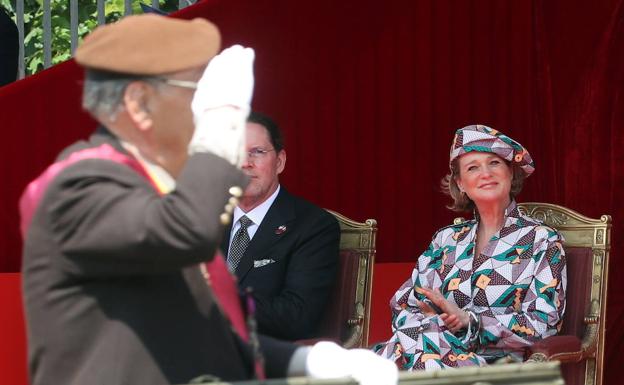 Delphine, junto a su esposo James O'Hare, en la fiesta nacional belga. 