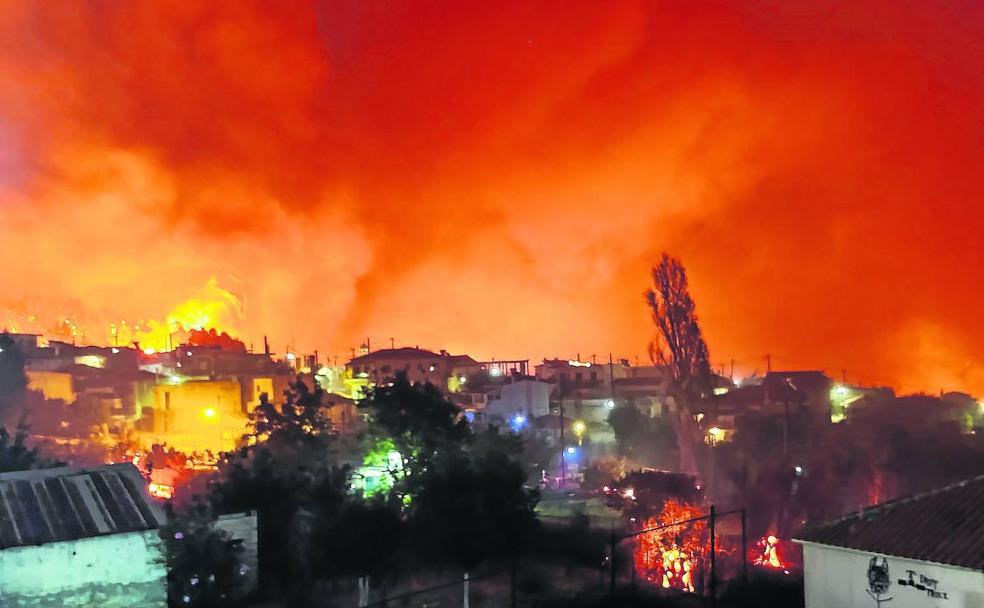 Países como Grecia y Turquía no se habían enfrentado a incendios como los de esta semana en décadas. /P. KOUROS / EFE