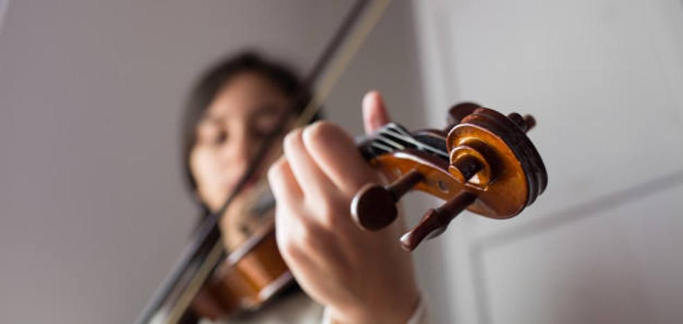 Educación reconoce a 27 estudiantes de Música y Artes Plásticas y Diseño con sus Premios Extraordinarios - Vimarsana News