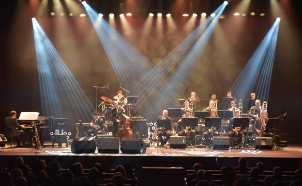 Imagen de archivo de un concierto de la Gran Canaria Big Band, que dirige Sebastián Gil. / C7
