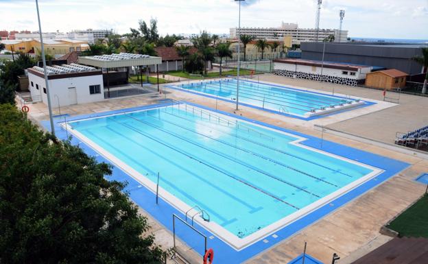 Vista de las instalaciones de las piscinas al aire libre de San Fernando de Maspalomas. / C7