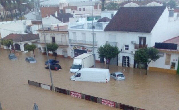 Inundaciones en Lepe (Huelva) tras las lluvias torrenciales de este jueves. 