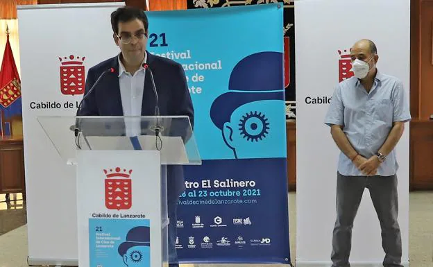Alberto Aguiar e Ismael Curbelo, en la presentación del Festival en el Cabildo. /CARRASCO
