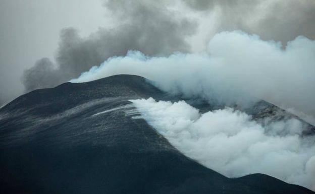 Imagen del volcán de La Palma.  / Prensa europea