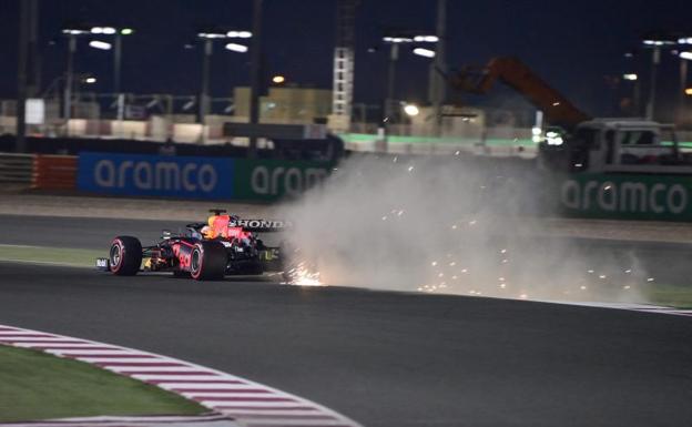 El Red Bull de Max Verstappen, en el circuito de Losail. 