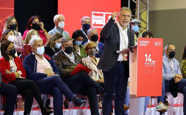 El secretario general del PSOE de Canarias, Angel Víctor Torres, durante su intervención ayer en el 14 Congreso del PSOE en Canarias. 