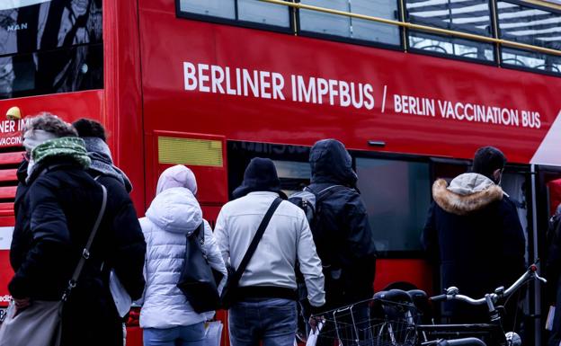 Autobus de vacunación en las calles de Berlín.
