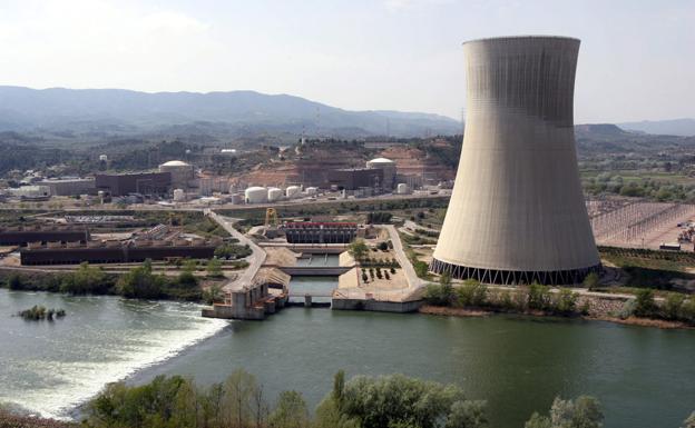 Vista general de las instalaciones de la central nuclear Ascó (Tarragona)./EFE
