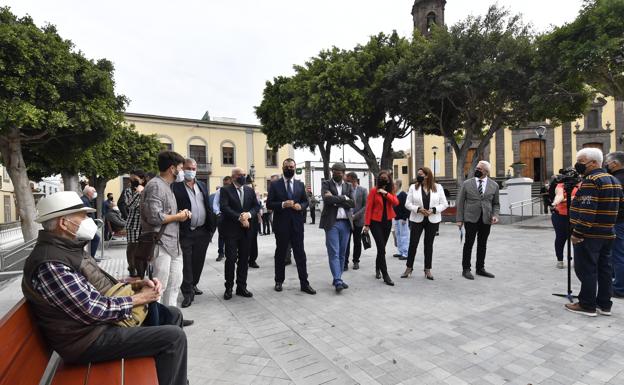 Autoridades locales e insulares inauguraron la recién remodelada Plaza Grande de Guía. 