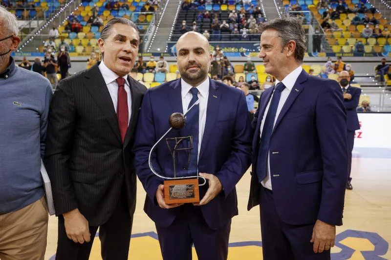 Víctor García recibe el premio CANARIAS-Pepe Moriana Santisteban