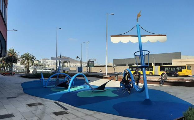 Culminan la instalación de un parque infantil accesible e inclusivo frente a la Base Naval