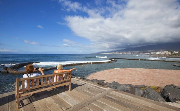 Vista de la costa de Arona, al sur de Tenerife, sin relación alguna con esta información. 