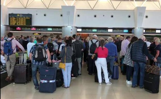 44 personas detenidas por falsedad documental en el aeropuerto de Gran Canaria