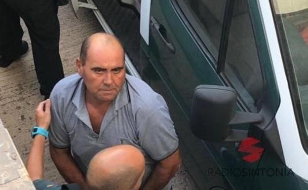 Pedro Armas Batista, cuando fue detenido y puesto a disposición de un juez por el arrebato mortal de un empresario del sur en septiembre de 2018. / Sintonización de radio