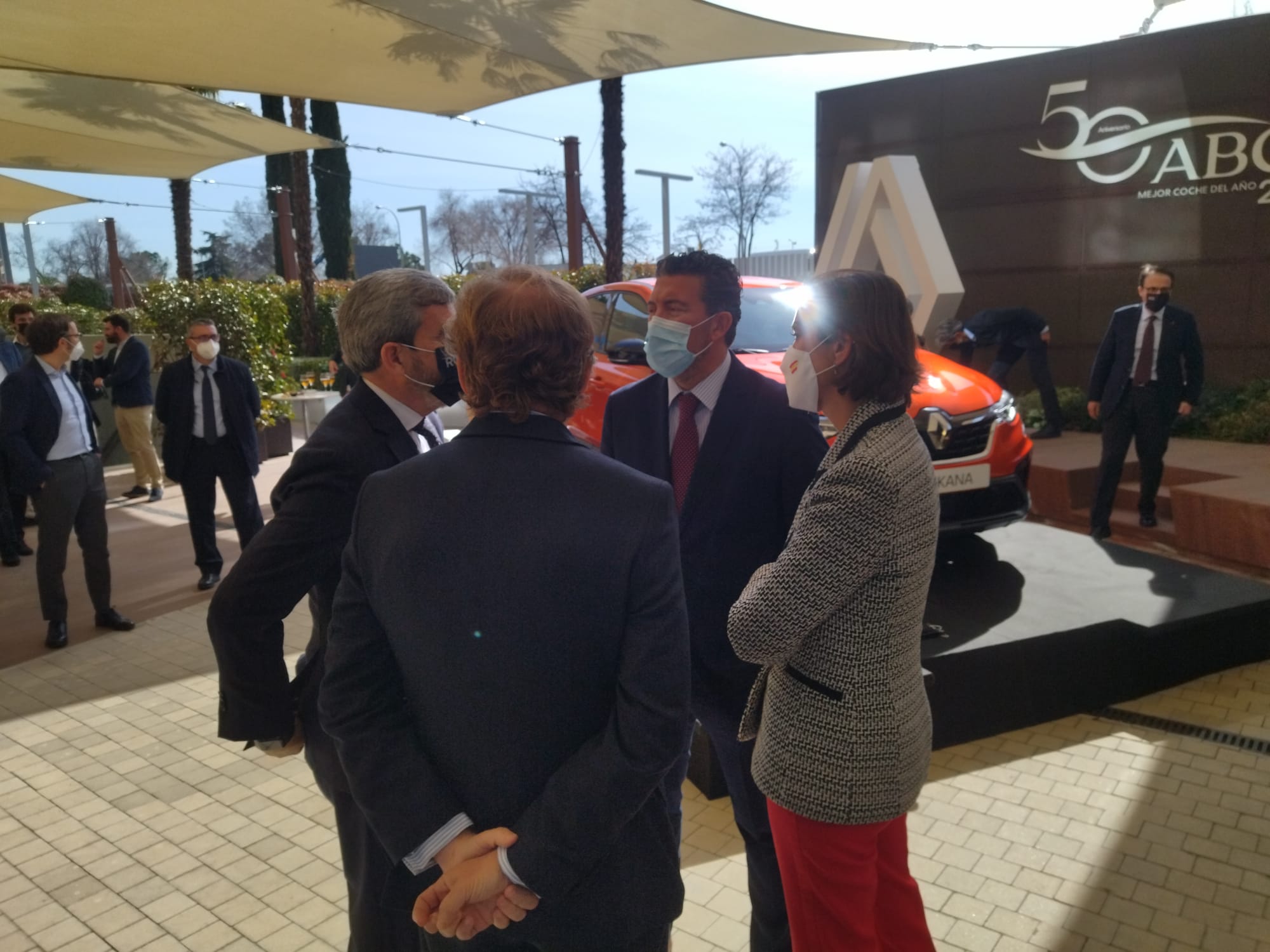Políticos, directivos del sector y periodistas arroparon la entrega del galardón al Renault Arkana