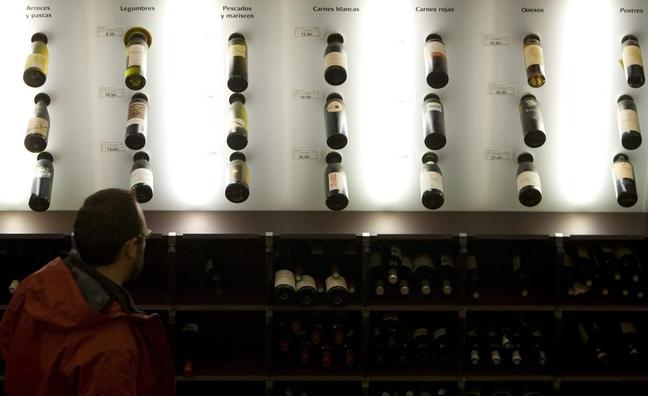La UE descarta que las etiquetas del vino informen del riesgo de cáncer
