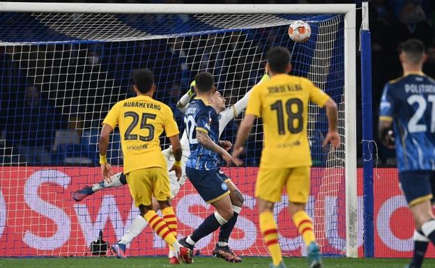 Aubameyang anota el cuarto gol del Barça ante el Nápoles. /Andreas Solaro (Afp)