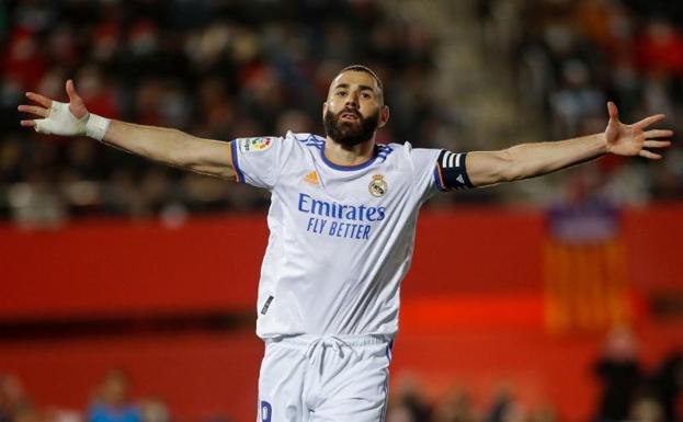 Benzema celebra uno de sus dos goles frente al Mallorca. 